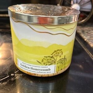 Bath and body works white barn golden honeycomb scented candle 14.5 oz new